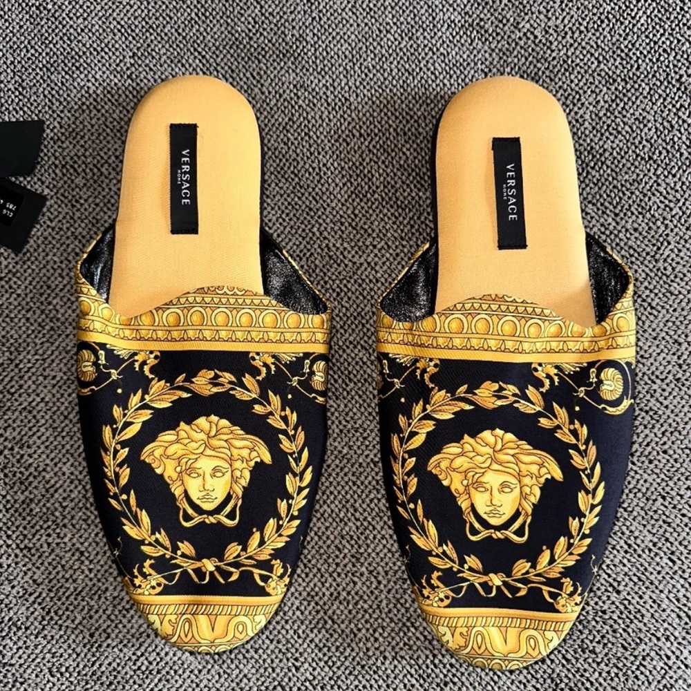 Versace canvas slipper $520 size 10(43)